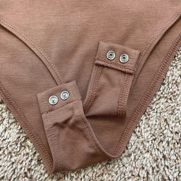 Forever 21 Low Scoop Back Short Sleeve Bodysuit Dusty Pink Brown Mauve NWOT XS - Picture 13 of 16